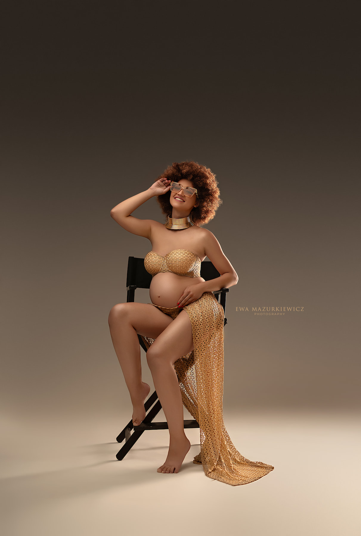 lace maternity set with slit skirt photoshoot