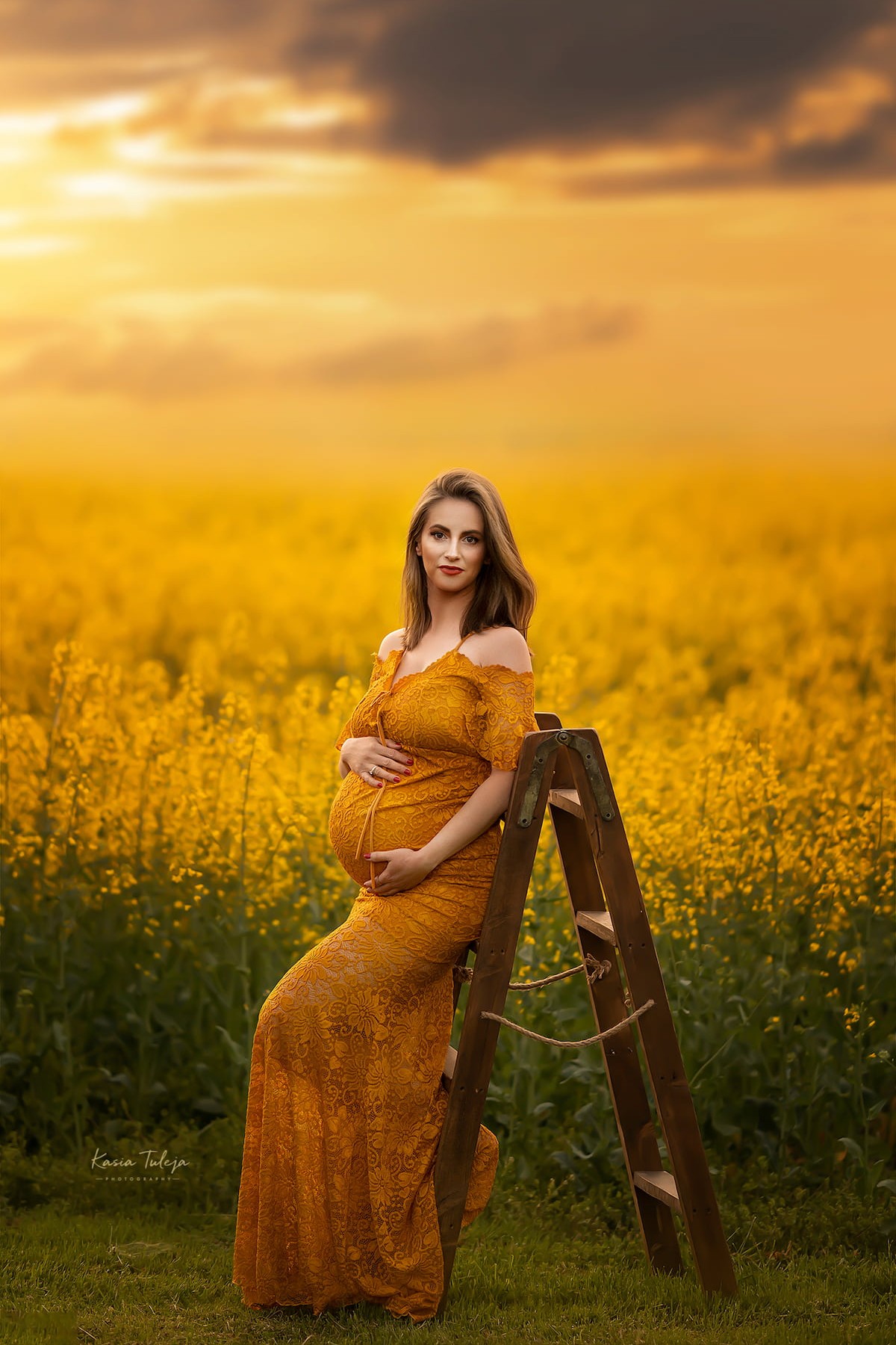 lace maternity mermaid dress fitted silhouette