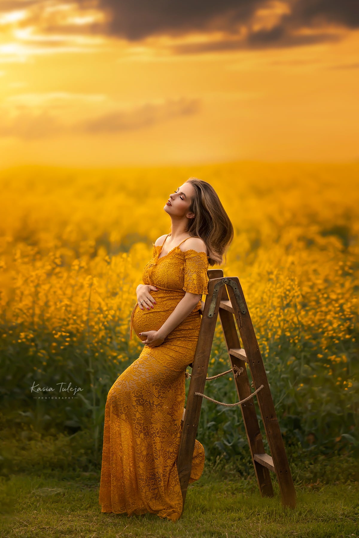 stretch lace pregnancy gown for photoshoot