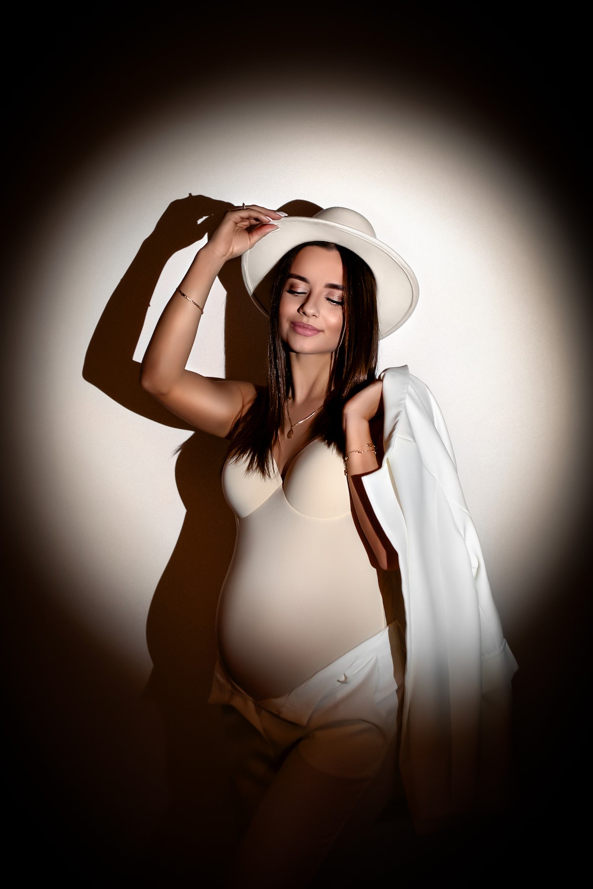 minimalist maternity outfit for studio photography