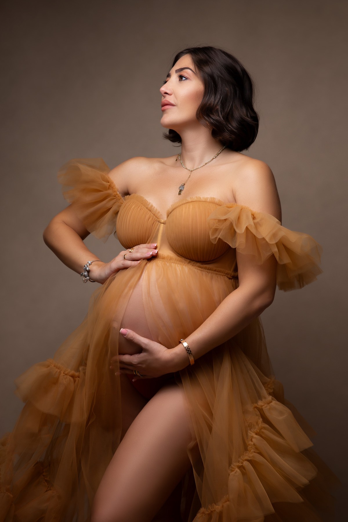 soft tulle maternity photoshoot gown with ruffle sleeves