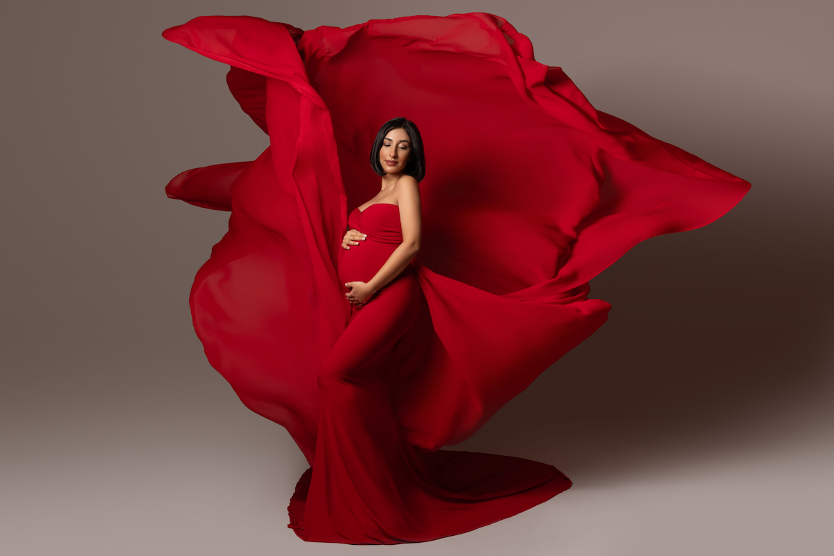 elegant maternity gown with movement effect