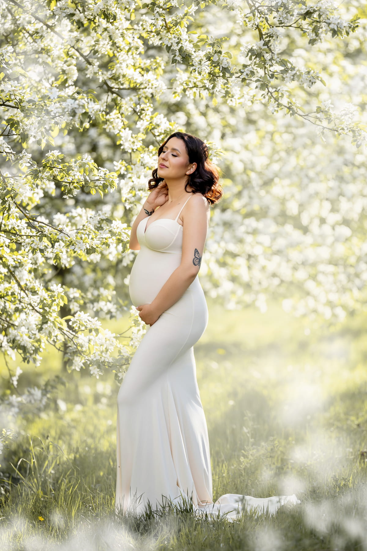 Luxury jersey maternity gown with sweetheart neckline for fine art maternity session – Kamaprops Chanelle